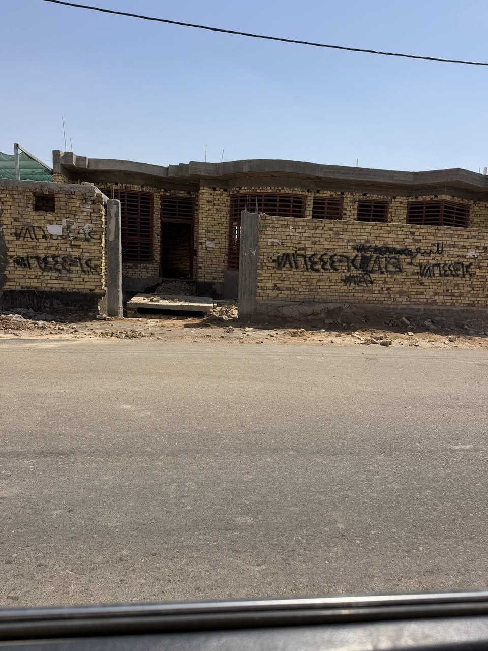 بيت للبيع مجمع حيدر حجي هندي المساحه 300  بناء حديث 3 غرف نوم كونكريتًً مسلح  ***********
