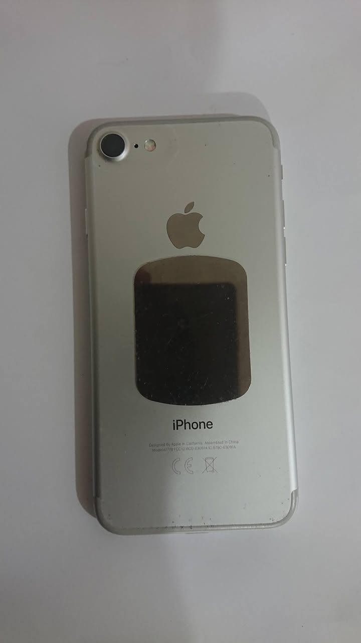 للبيع ايفون 7 نضيف جدا لامفتوح ولا مصلح  ولابي شخوط وبطاريه مال الشركه مامبدله  ينفع الي عنده شاشه كاربلي السعر 100 الف ***********

