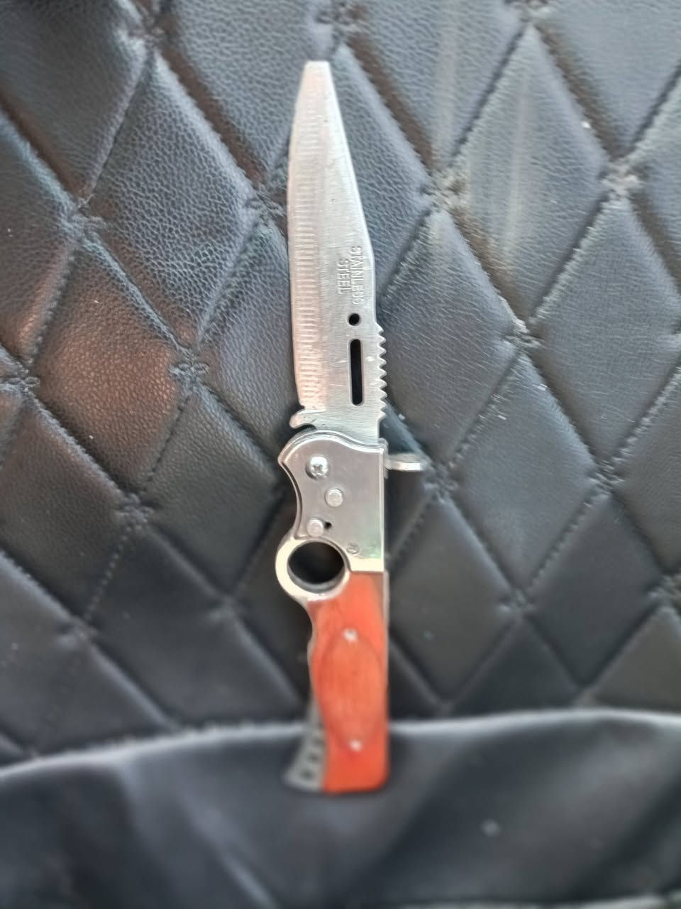 غراض رخصات كلش كلهن ب 50 الف شلع مكاني بغداد ب 50 الف قفل بلاش 

مكينه حلاقة صفر لللحيه و مال شعر وجلايه ومال خشم وشعر تشتغل شحن وباتريات و كهرباء جديدة تقريباً فقط مفحوصه اصليه 
سماعه بلوتوث ايروبورد اصليهه اوبو ماركه اصليه اوبو مال جهاز ستعمال قليييل كلش 
شاحنه بور بنك اصليه تشحن 3 موبايلات من الصفر للميه وكثر بيها لايت مزدوج قوي كلش منفذين يوسبي شاشه بيها تشحن تابيسي اصليه 
موبايل الف وميه اصلي باب اول شغال نضيف 
حربها سكين وصط اصليه حلوه 
نركيله سحباب فدشي يخبل تشحن تابيسي بيها شاشه عادات  طعم علج و نعناع 
قلم حفر كتابه على المعدن أو اي شي حفر كتابه جديد 
ستاند موبايل مال سياره جديد اصلي ماركه اوبو ماركه شلع كلهم بدون عمله ب 50 سعر اخو البلاش مكاني بغداد الحسينيه بالبداية ع الشارع الشراي يجي خاص او يتصل هذا رقمي ***********
