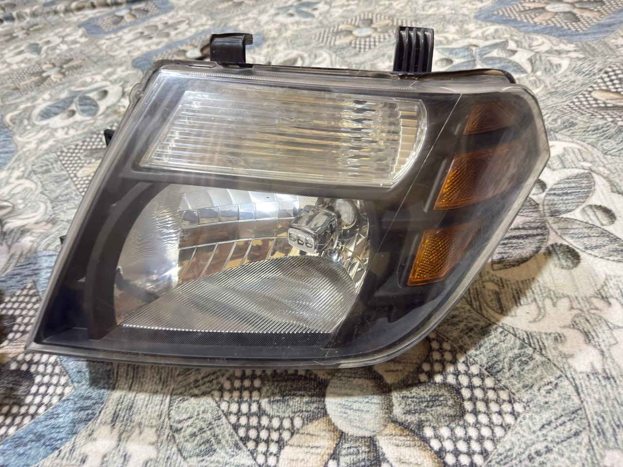 السلام عليكم لايتات بافندر
تجاري ترهم من موديل 2007 الى 2011 

***********
