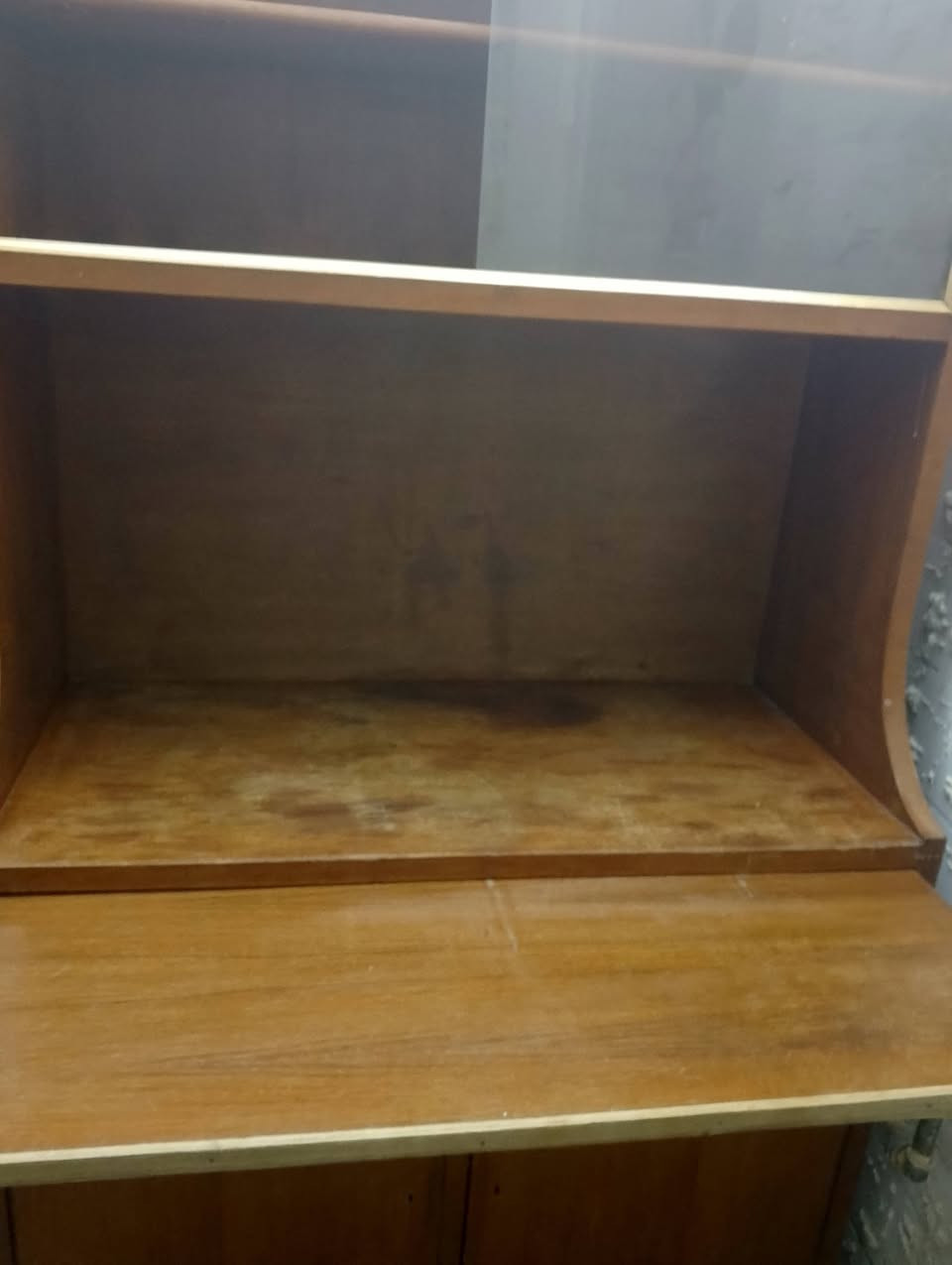 السلام عليكم مكتبه أو بوفيه توصا ثقيل جدا شتريتهة ب١٥٠ وهسه عارضته ع ٧٥ قفل مكاني  شهداء البياع وبي رحلة أو تخته  مابي اي ضرر ولا كسر ع فحص بس مجرد يدات مخريهن وبس علق أو راسل واتساب ***********
