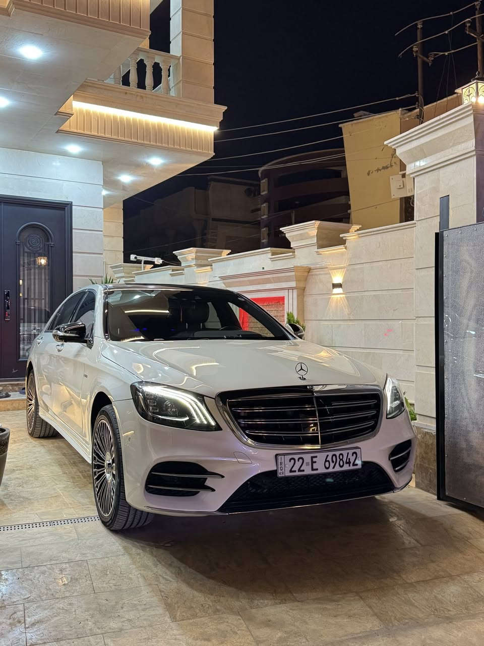 للبيع S560 موديل 2018
محرك 8 سلندر 4 الاف توين تيربو

كير 9 سرعات

وارد الماني فقط صبغ جاملغ وباب خلفي اثر شخط والصور موجودة

ماشية81 الف كيلو  

فول مواصفات

جكات تصعد وتنزل 

فتحة بانوراما

رادارات وكامرات 360

نظام الرؤية الليلية

تحكمات كشنات امامية و خلفية كهربائية و مساج

كشنات تدفئة وتبريد

نظام اضائة داخلية 64 لون 

DISTRONIC PLUS نظام القيادة الذكية

كاميرات 360 درجة

نظام النقطة العمياء

للحماية قبل الحوادث PRESAFE نظام

مساعد الحفاظ على المسار

نظام الفرملة التلقائية في حالات الطوارئ

تايرات جدد الماني بيرلي رنفلات

دسكات وفلنجات امامي مارسدس اصلي جدد

PPF مغلفة بالكامل السيارة 

رقم اربيل وتحويل مباشر

مكان السيارة ديالى بعقوبة 

*********** رقم التلفون
