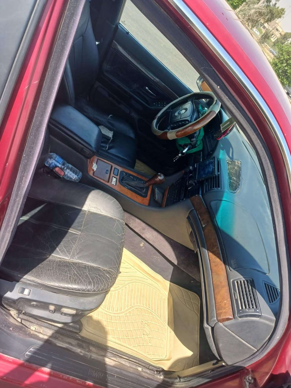 للبيع BMW موديل 1995  740 اصل اصل
كفالة كشر ومحرك وكير وتبريد وكهربائيات 
السعر 80 $ 
*********** .
