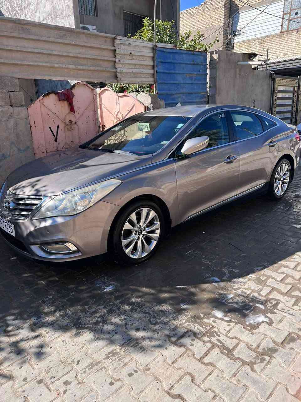 للبيع او مراوس هونداي ازيرة لون ذهبي موديل ١٢ خليجي مكفوله من الصبغ اوضربه فقط جراد رقم بغداد بأسمي السونار مرفق السعر ١١٥ اوبيها مجال العنوان بغداد المحمودية رقم الهاتف ***********
