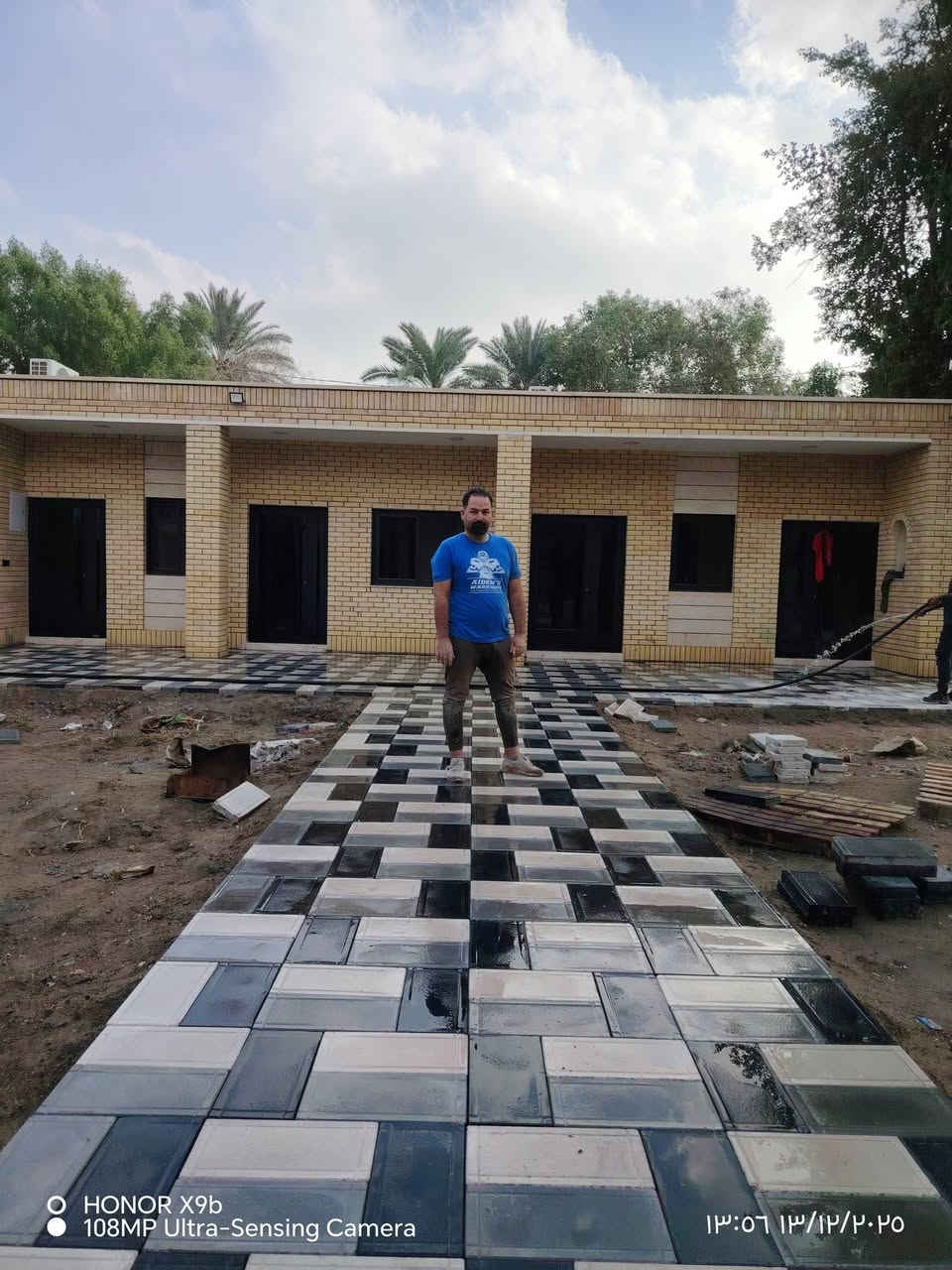 السلام عليكم ورحمة الله وبركاته عمل مقرنص عباس للمقاولات اتصل على هاتف ***********
