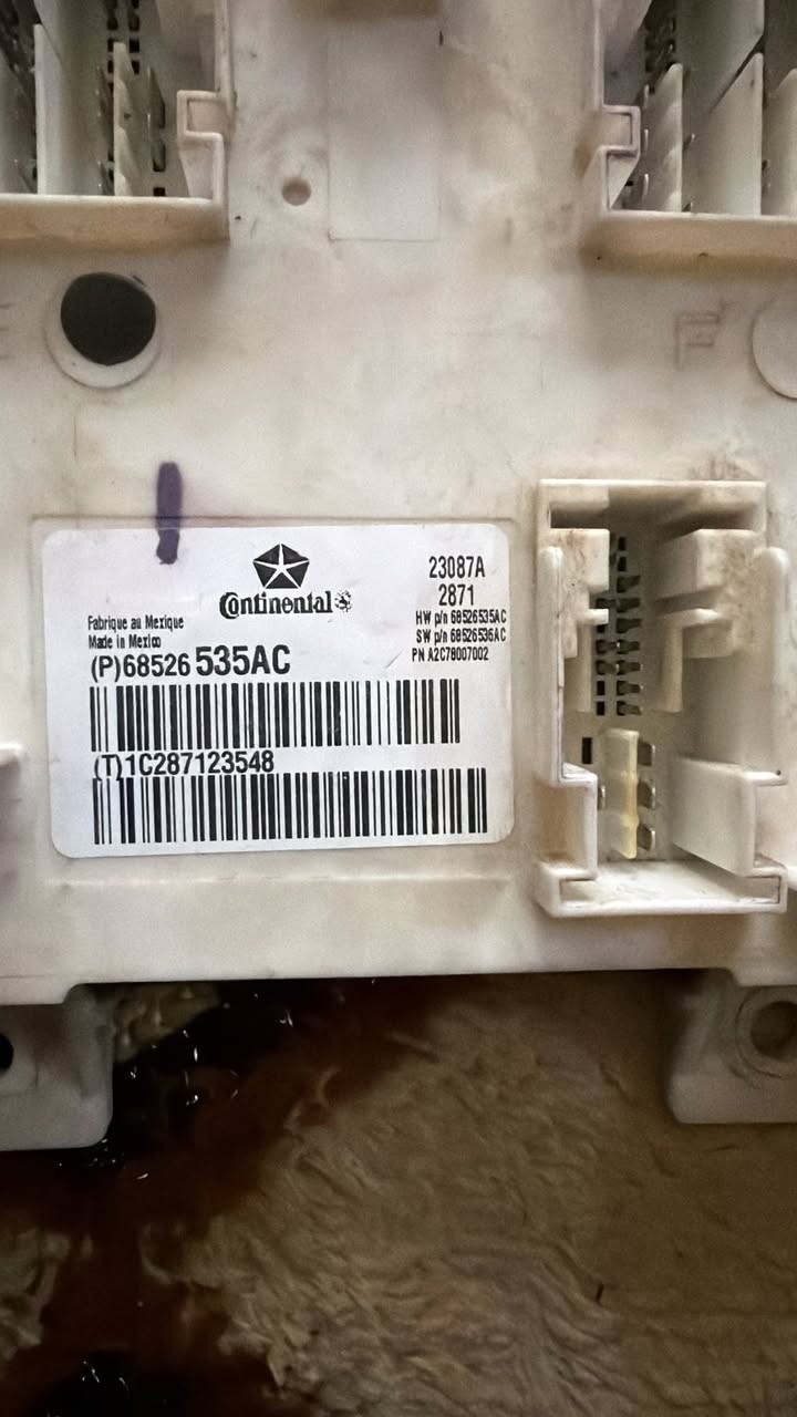 السلام عليكم
غراض رام pcm الواحد 300$ 
تحكمات ستيرن ٥٠$ 
كارت ايرباك ١٠٠$
قاعدة فيوزات داخلية ١٠٠$
بصمة تشغيل ٥٠$
تحكم دواسات ٥٠$
***********
