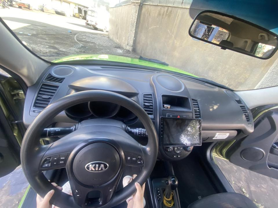 كيا صول 
موديل2013
وارد امريكي مكينه 1600 gdi
حادثها جاملغ عكس السايق 
مصبوغه عام جماليه لون مميز 
مابيها كلشي نقص 
الشعر 90 قابل للتفاوض 
مكان السياره بغداد

***********
