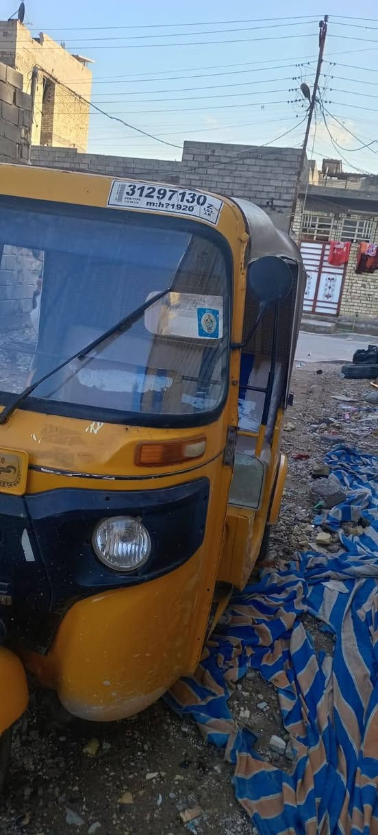 تكتك 19 معمرة تعمير جديد 
مكينة مجفتة تجفيت عام 
بيه لغد معمر ومصبوغ 
معاملة رقم كاملة باقي بس  على استلام حتى هزة داخلة 
السعر 5 ونص 
مكاني مدينة الصدر 
***********
