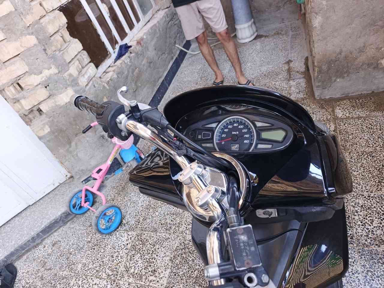 جيل اول ياباني
دراجة خير من اللة
المكان أم الكبر
السعر... مليون وتلثمية وخمسين وبيهة مجال
الرقم***********
