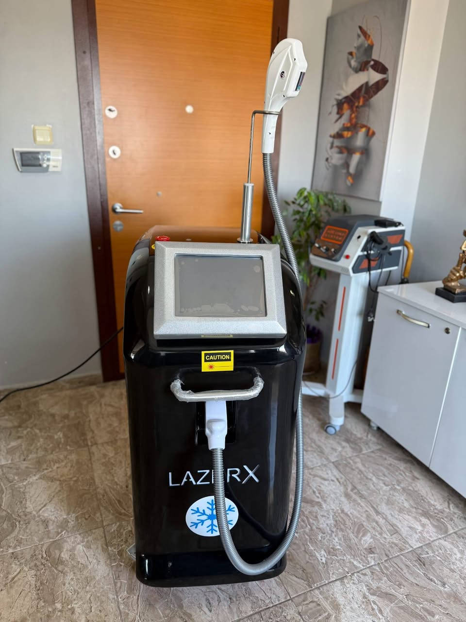 مركز lazer x لتصدير اجهزة الليزر لجميع انحاء العالم مع كفالة لمدة سنتين .
*بفضل  التقنية الالمانية اجهزتنا تناسب كافة انماط البشرة من البشرة الداكنه الى البشرة الفاتحه .
*نتائجه سريعة وملحوظة نتيجة 90% في ثلاث جلسات.
*بدون ألم .
*عدد لا نهائي من الومضات .
الآن مع السعر الجديد والمناسب، اغتنم الفرصة واحصل على جهاز بمواصفات ممتازة بأسعار تنافسية!
لمزيد من المعلومات والاستفسار يمكنكم التواصل معنا في أي وقت


**إذا كنت صاحب هذا الإعلان وتريد حذفه لأي سبب، رجاءا أرسل رسالة إلى الدعم الفني**