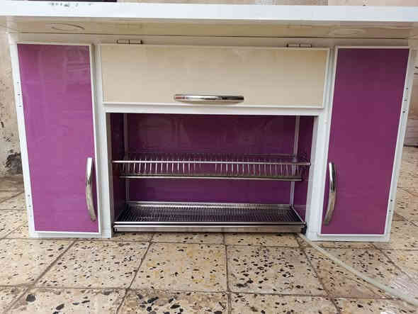 كاونتر3قطع سنك متر والمعلق مترونص سعر200بي مجال عنوان حي التضحيه شارع العلوة***********
