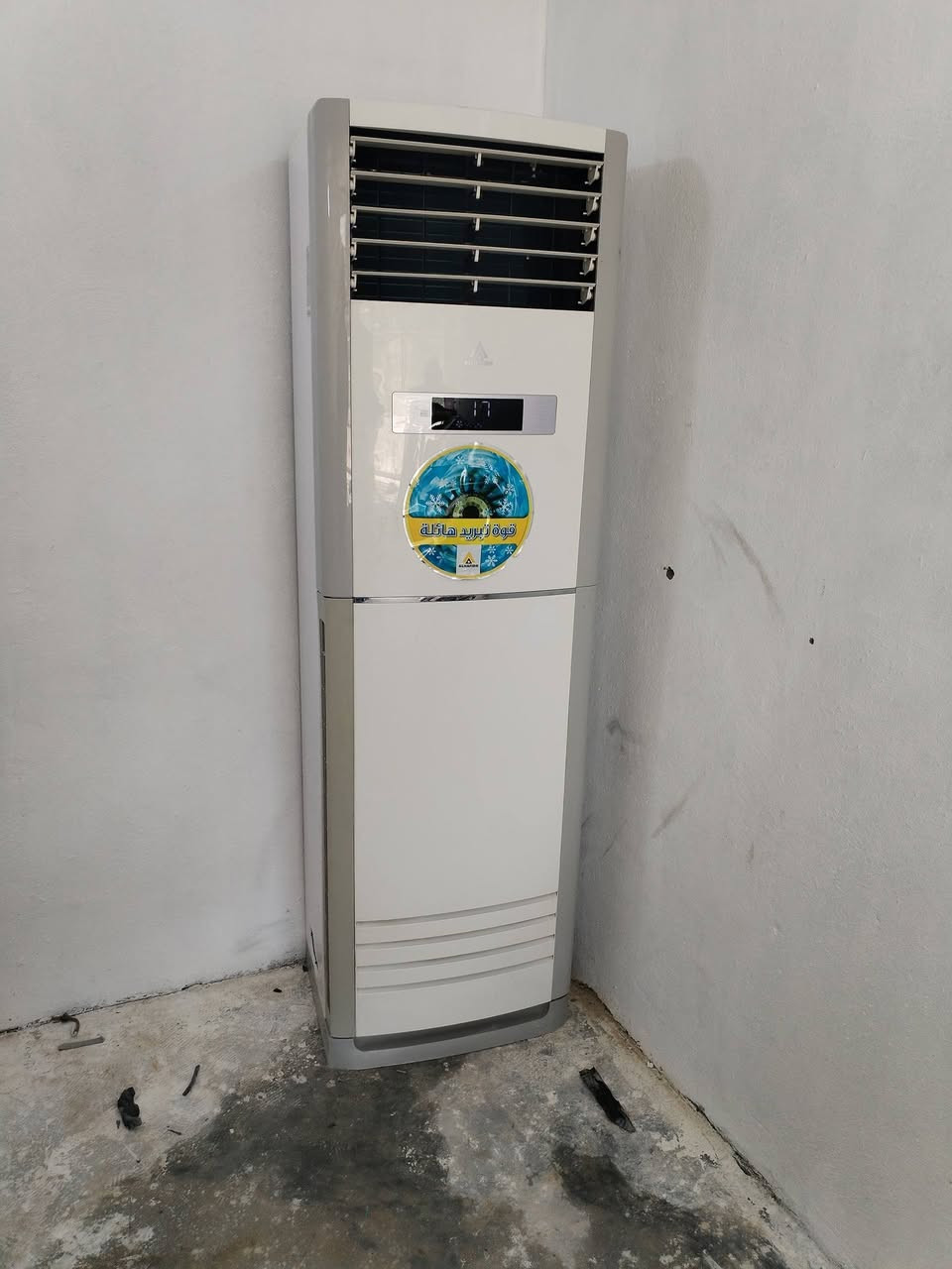 سبلت الحافظ 3 طن سنكل اخو الكرتون نظافه 99بل 100 ع شركه وستخدام جدأ قليل ولتفاصيل بل فيديو وذا عدك عاطل هم راوس ويااك  ناخذه منك وبسعر زين مكاني رميثه طريق ابو شريش مجد ***********
