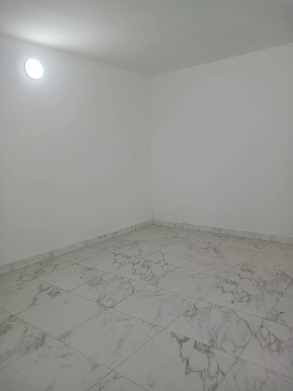 للبيع بيت 🏡 طابو صرف فى #المواصلات_الثانية مساحته #١٣٥م ركن واجهه ١٢ يحتوي على #ثلاث_غرف_نوم وصاله وحولي وخدمات وكراج  للإستفسار اتصال 🤙 على الرقم 
***********
#الجميع
