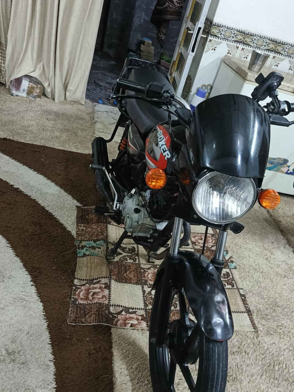 بوكسر موديل 2023 اوراق سكنر دراجه مجفتره جديد نكره سلف كلها شغاله سعر 800 وبيها مجال
***********
