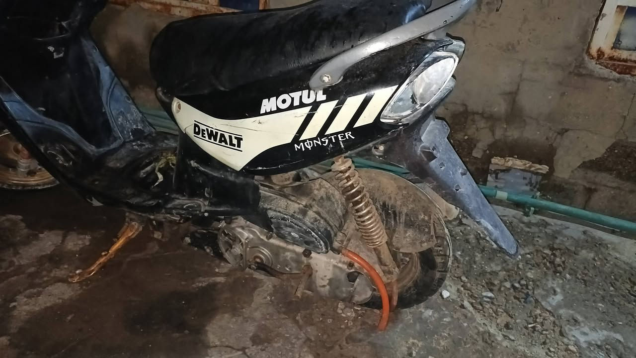 دراجه ماكس قجمه طافيه
بيها مشكله بل كهربايات فقط
مكينه كلشي ما بيها
مكاني بغداد مدينه الصدر 
السعر 200 
*********** فقط وتساب
