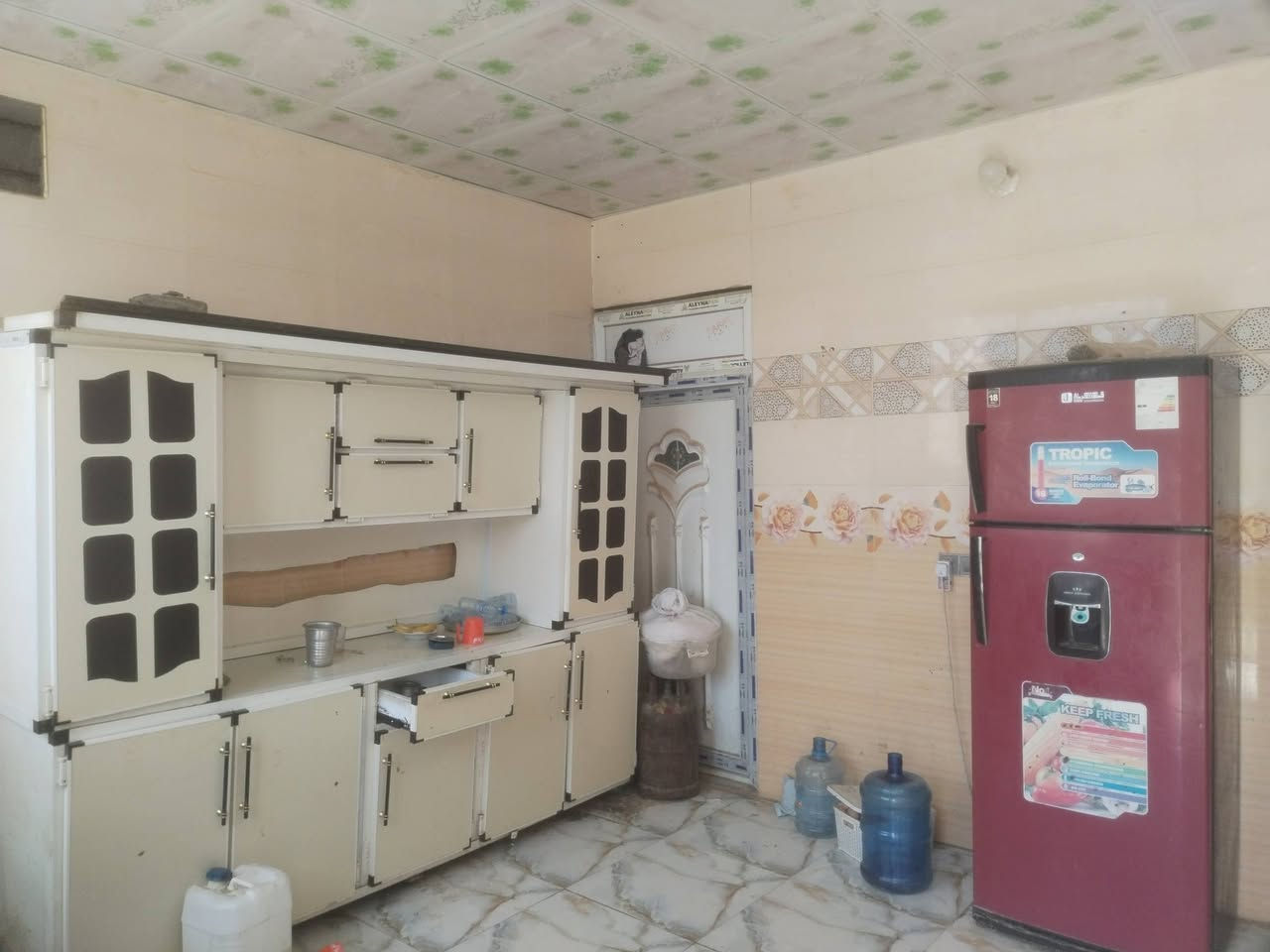 بسعر مناسب جداً 
🏠 بيت جاهز للبيع – الديوانية / قضاء السنيه نزلة كاظم ال جاسم 
📐 المساحة: 160  متر
▪️ الواجهة 10 متر × النزال 16 متر
✅ التفاصيل:
▫️ سند 25 زراعي بعقد أصولي جاهز
▫️ البيت يتكون من غرفتين ومطبخ وصالة واستقبال
 ومجمع صحيات وطارمة 
▫️ مداور ثاني يوم 
▫️ خدمات كامله تبليط بالباب 
▫️ يبعد  100 متر فقط عن الشارع العام ديوانية حله 
💰 السعر المطلوب: 46  مليون وبي مجال 
📞 للاستفسار:
خاص أو الاتصال على الرقم امير الفتلاوي
***********
