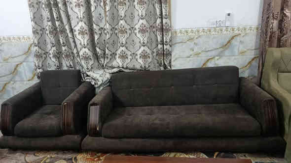 تخم. تركي خمس قطع عشر نفرات مخزن وسرير مابي اي ضرر بس عوزه تنضيف السعر 250وبي مجال مك ناحية الصلاحيه شارع الجامع *********** وعندي توصيل
