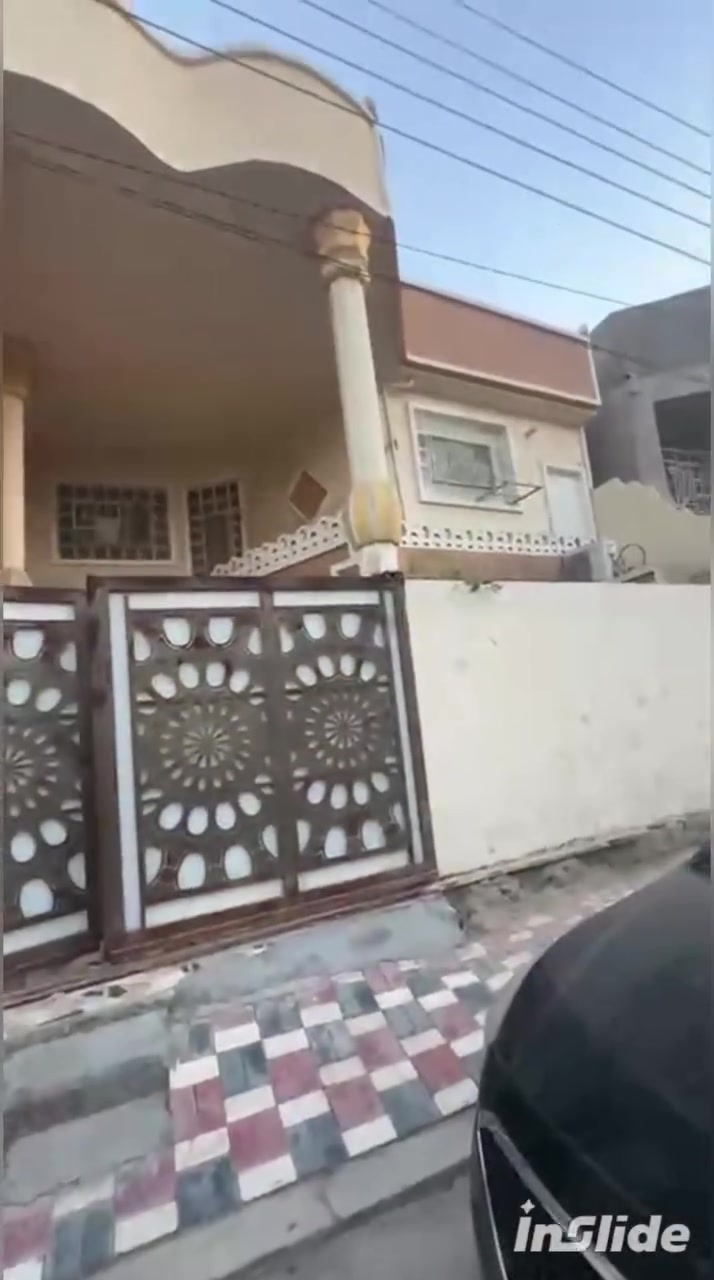 السلام عليكم ورحمة الله وبركاته..
بيت للبيع  طابو صرف المساحه ٢٠٠ متر  طابقين الطابق الاول غرفتين وهول واستقبال ومطبخ وصحيات داخليه  وخارجيه وحديقه 
الطابق الثاني ثلاث غرف وصحيات 
البيت نظيف وبناء حديث 
السعر الكلي ٤٠٠ وبي مجال مع العلم البيت مطلوب مبادره ١٠٠ مليون
للاستفسار الاتصال على الرقم  ‪‏‪***********‬‏
