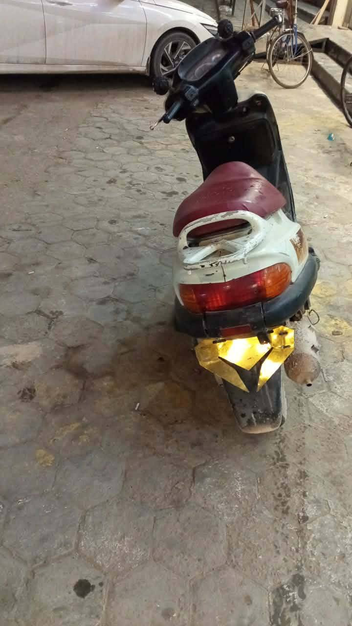 سلام عليكم دراجه خير من الله ونضيفه شوفت عيندك
 متوازي وريد ابيعها هاذا رقم👇 راعيها اني مكلف بنشر  

***********
