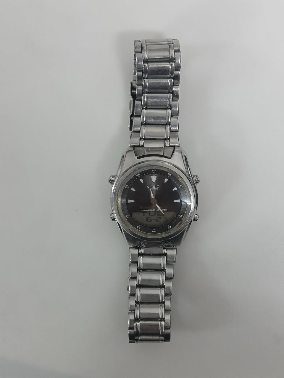 Casio Edifice Watch ⌚ 
ساعة كاسيو اصلية
لكل شخص بيقدّر الأصالة والمتانة، ساعة Casio Edifice (Model EFA-120D-1AV) بتجمع بين التصميم الرياضي القوي والأناقة الكلاسيكية. ساعة بتتحمل معك كل الظروف وتعيش معك العمر
🦾هيكل ستيل قوي •
💧 مقاومة للماء •
💡إضاءة خلفية واضحة جداً في الظلام Illuminator •

للطلب أو الاستفسار عن السعر، ابعتولنا رسالة على الخاص📥


**إذا كنت صاحب هذا الإعلان وتريد حذفه لأي سبب، رجاءا أرسل رسالة إلى الدعم الفني**