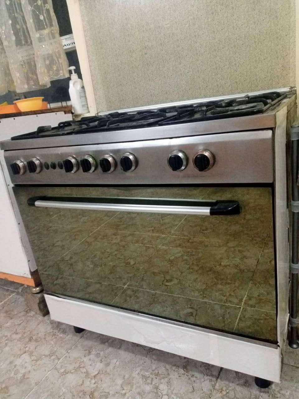 طباخ نضيف للبيع للاستفسار ***********
