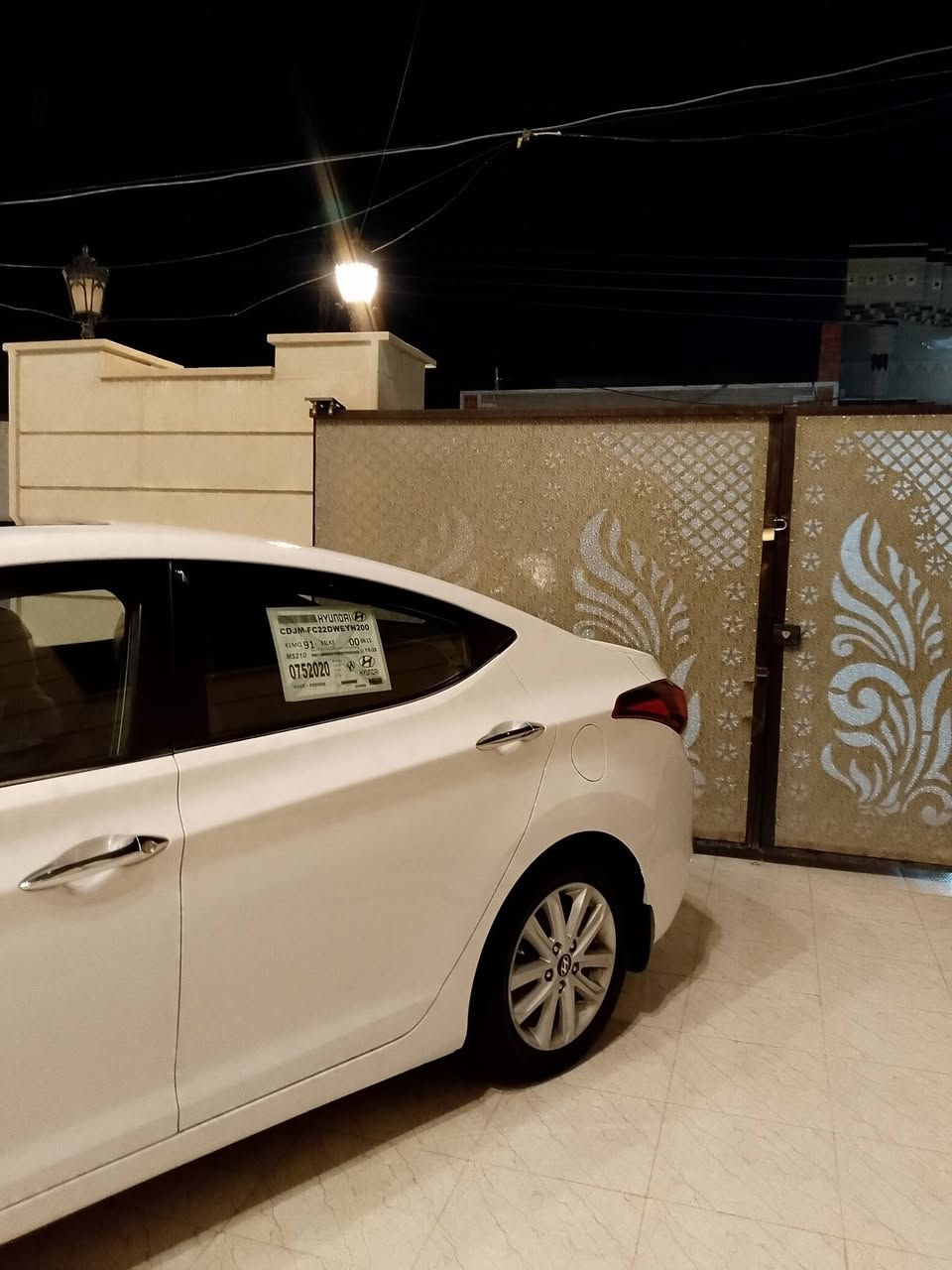 سلام عليكم
*للبيع هيونداي النترا 2014 خليجي - فول 1/1 Limited*

*المحرك *
- محرك 1.8 لتر 4 سلندر DOHC MPI دوش
- قوة 148 حصان
- كير اوتوماتيك 6 سرعات
- دفع امامي
- فتحة سقف سلايد
- ويل 17 انج اصلي
- لدات امامية + لد نهاري DRL
- مري كهرباء طي + تسخين + غماز
- مقاعد قماش
- شاشة + كاميرا رجوع + سنسرات خلفية
- تبريد ثلج
- مثبت سرعة + تحكم كامل بالستيرن  
- تدفئة ستيرن
- 6 ايرباكات + ABS + ESP

*ملاحظة*: السيارة مكفوله من الصبغ و البارد بيه رصعه باب السايق فقط و تكحيل بل اهلال 

السعر: 130وبيه مجال 
العنوان: صلاح الدين تكريت 
السيارة جاهزة ع اخر حبايه 
ه‍***********
