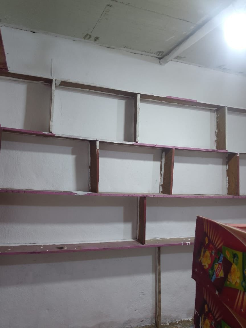 سلام عليكم رفوف خشب مالات محل كامل وعارضه  حلويات طابقين وياهن  مكاني بصره ابو صخير شراي ينتصل ***********
