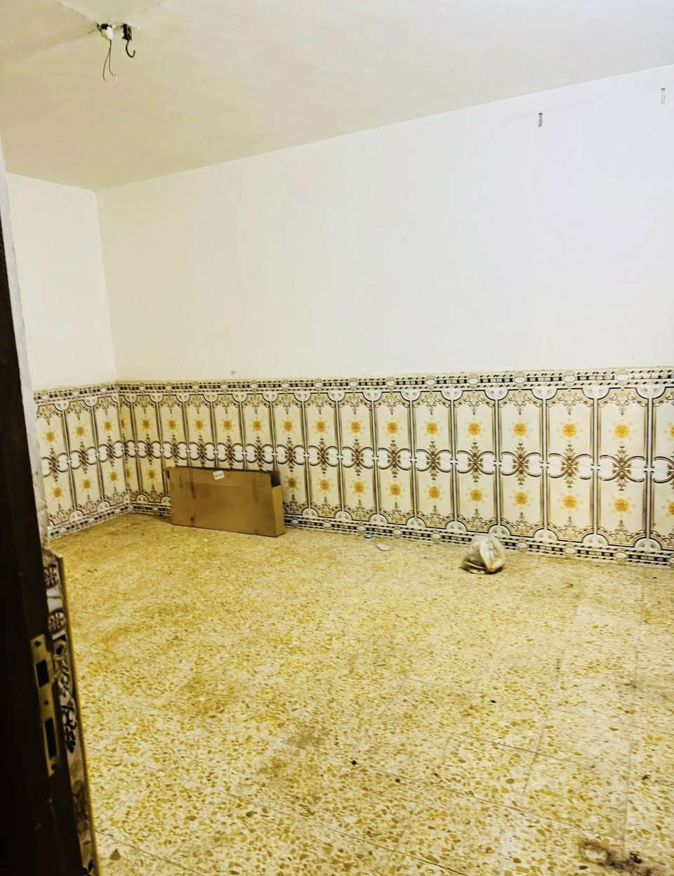 دار ايجار 100 متر حي الوفاء طابقين 3 غرف نوم وصالتين ومطبخ واستقبال مرتب للاستفسار واتساب فقط
***********
