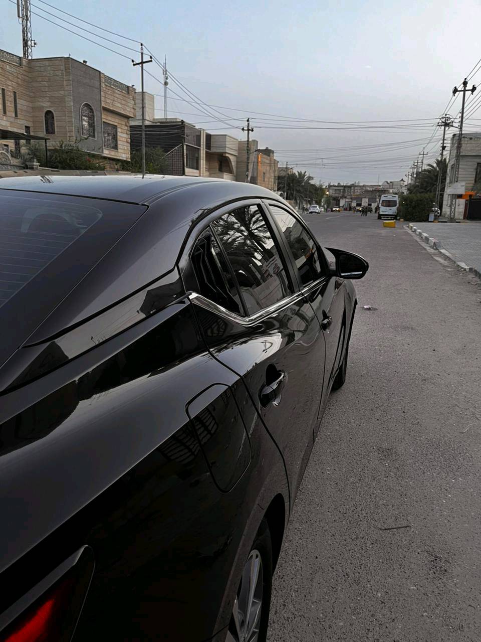 السلام عليكم 
نيسان سنترا شكل المكسيكي لون اسود للبيع 

موديل 2022 
ماشيه 106 
بصمه
المواصفات 
حساسات جانبي 
كشنات جلد دواخل بيجي وسود
شاشه كبيره
لايت لد
تحديد مسار 
كير + محرك كلش حلو وناعمه وحته انطيك وياها دهن الكير 
تبريد ثلج ❄️ 
حداده جاهزه 100‎%‎ فقط تبدل دبلات الامامي 
ضررها دعاميه وبنيد و الجاملق راجع على البارد 
ملاحظة : الدعامية و البنيد مغلفهم فابلون بقيه اجزاء السياره بيهه رصعات ناعمه كلش (حته لا تجي وتكول ماكلتلي) ويحتاجلها شريط ستيرن 
رقم بصره معوقين و المعوق جاهز للوكاله وبعد الها سنتين وتتحول

السعر 115 ورقة وبيها  مجال

***********