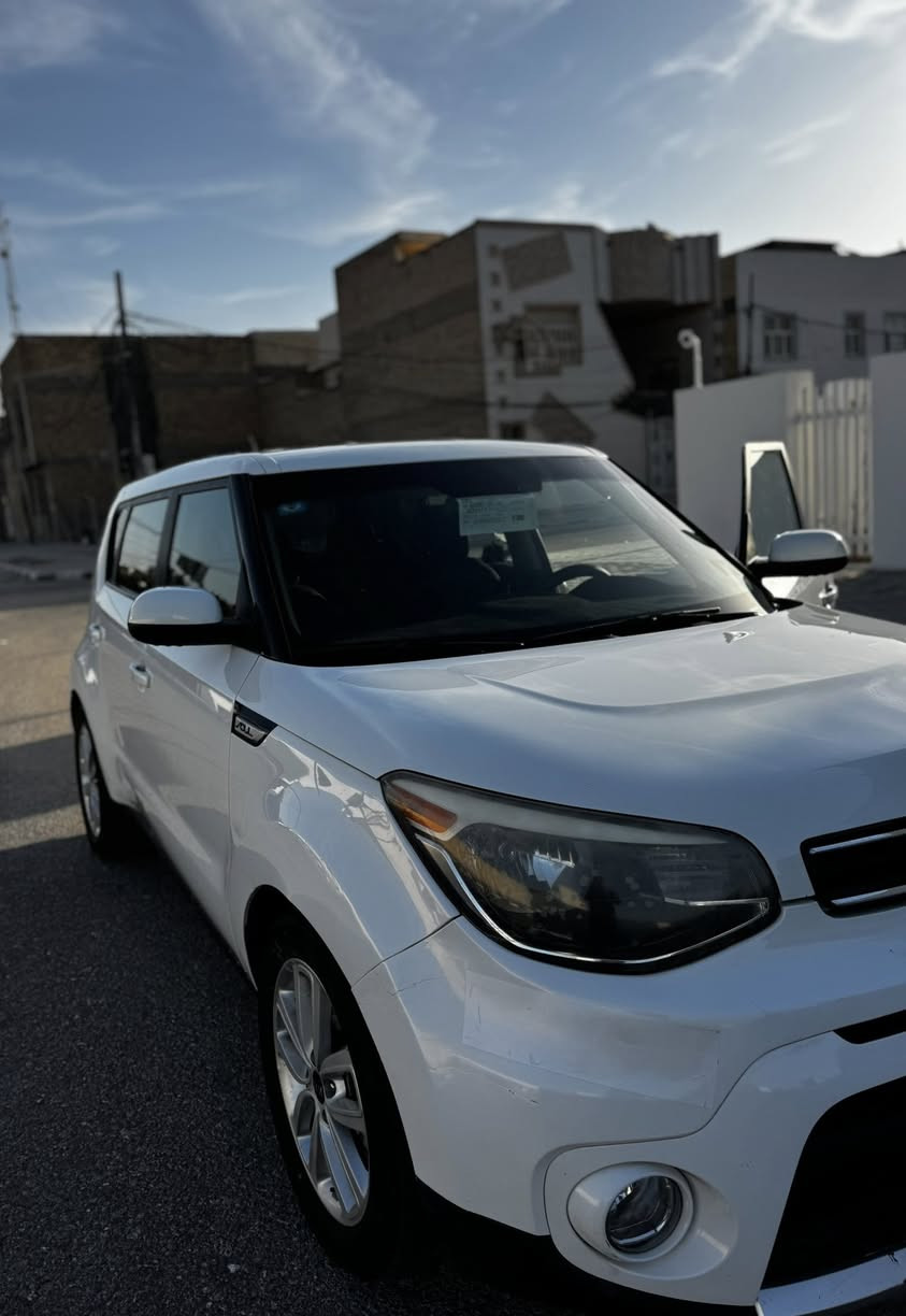 صول 2018 

سيارة جديده بمعنى الكلمة..حادثه جاملغ خلفي وباب خلفي بدون دواخل شرط 

محرك 2000 شرط ما مفتوح لا تبخير لا تنقيص 
كير مكفول .

ماشية 60 حقيقي 

حداديه جديده ..دبلات ..تايرات جدد ..سياره صافيه ع اخر حبايه ..

دواخل جديده شرط .

رقم بغداد انكليزي جديد ..
بأسمي مداور ثاني يوم .

مكاني نجف حي السلام 

السعر 137 وبيه مجال 

***********
