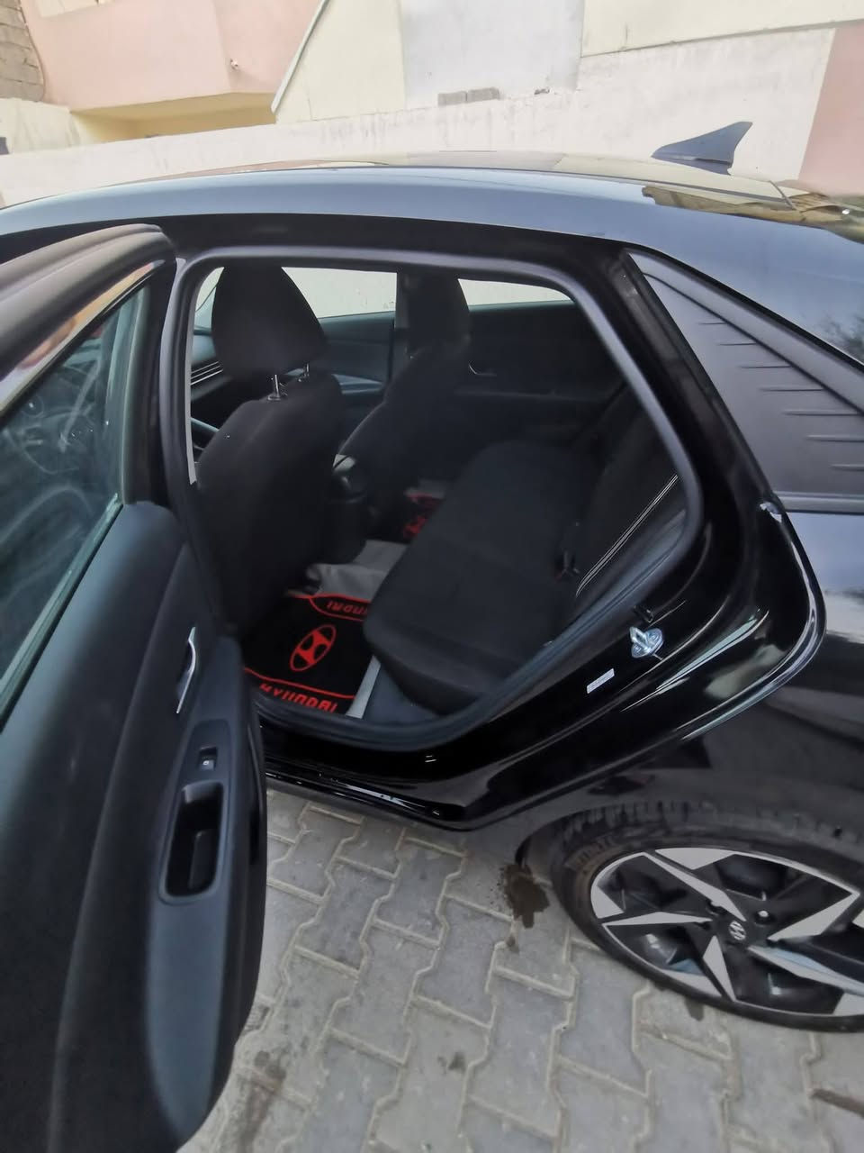 سلام عليكم ورحمة الله وبركاته 
النترا 2023 للبيع وأرد امريكي  لون اسود 
صور السونار بالمنشور حادثها دعامية خلفية بدون دواخل شرط السونار 
وبيها طخة بالعراق الباب الخلفي عكس السايق ما مصلحة بعدة على ضربتة
داعمية امامية مبدلة بدون حادث 

ماشيه 78 الف كيلو 
محرك الفين دوش
8نمر 
مواصفات نص فول 
بصمه 
ترحيب 
لد امامي 
صندوك ذكي
شاشه كار بلي 
رادار خلفي امامي 
ونقط عميه بلمري 
تحديد مسار نظام اوتو هول  
سياقه ذاتيه 
مثبت سرعه 
3 نضامات قياده سبورت ونورمان  وسمارت 
وبيهه بعد مواصفات 
رقم اربيل بأسمي شرط التحويل 
مكاني بغداد الشعب 
السعر 148
للتواصل واتساب ***********
