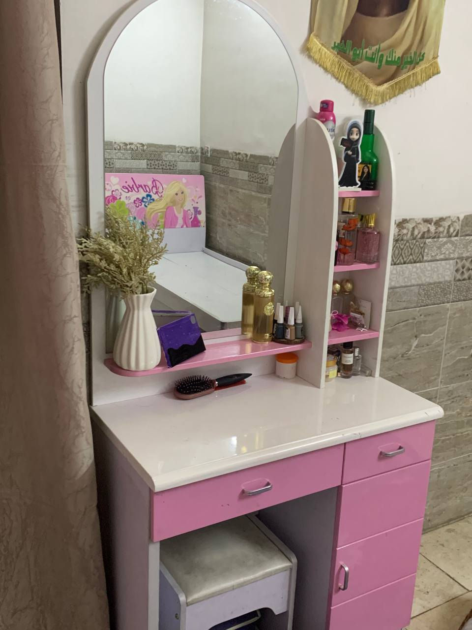 غرفة 
2 جرابي
ميز تواليت
كنتور
ب 200 الف
للاستفسار واتساب ***********
