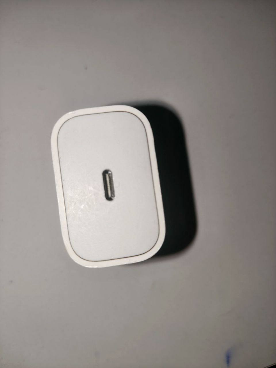 شاحنه ايفون اصليه اجتني ويه الايباد 9للبيع متواجد واتساب ***********
