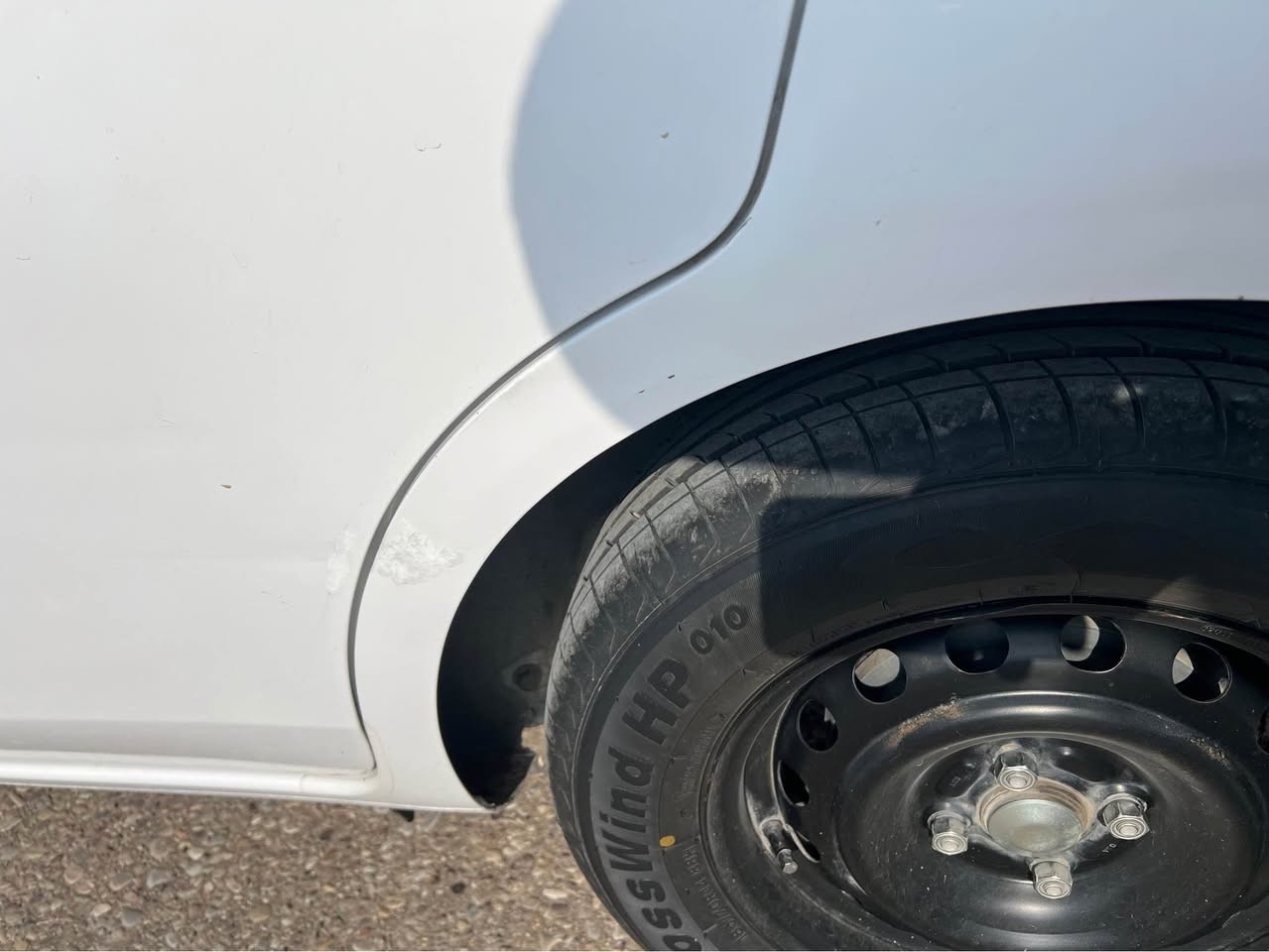 سلام عليكم نيسان سني هندي للبيع موديل 18 رقم سليمانيه و ابسمي تحويل ثاني يوم كير ومحرك بالشرط سياره مابيها اي نقص صدر امامي خلفي جديد 4 تايرات جدد  سياره حادثها جاملغ خلفي السكن معدل بارد ومصبوغ وبيها تعديل فقط بسيط ب هلال الجاملغ الخلفي جهة السائق موضح بالصوره .*********** سعرها 105 وبي مجال كركوك, العراق
