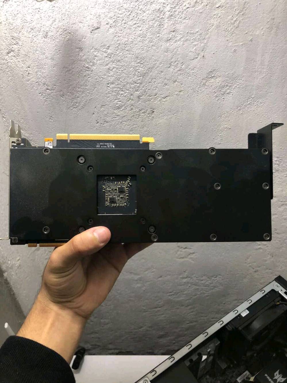 حاسبه خرافيه للالعاب القويه والمونتاج  لان المعالج i7 حتى مو i5 

معالج : i7-9700k
الكرت : rtx 2080 8g 
رامات : 2666 8×2 ddr4 
البورد : Predator PO5-6O5s
التحزين : TOSHIBA - 1TB
NVMe m.2 512gb
الكيس ٣ مراوح 
الكيس : PREDATOR ORION 5OOO 

مثل ما تشوفون بالصورة الكيس خرافي
كل هاي التجميعه الخرافيه للشراي 
800 الف وبيها مجال للطيبين

مكاني بغداد الدوره حي المعلمين 
7768726469