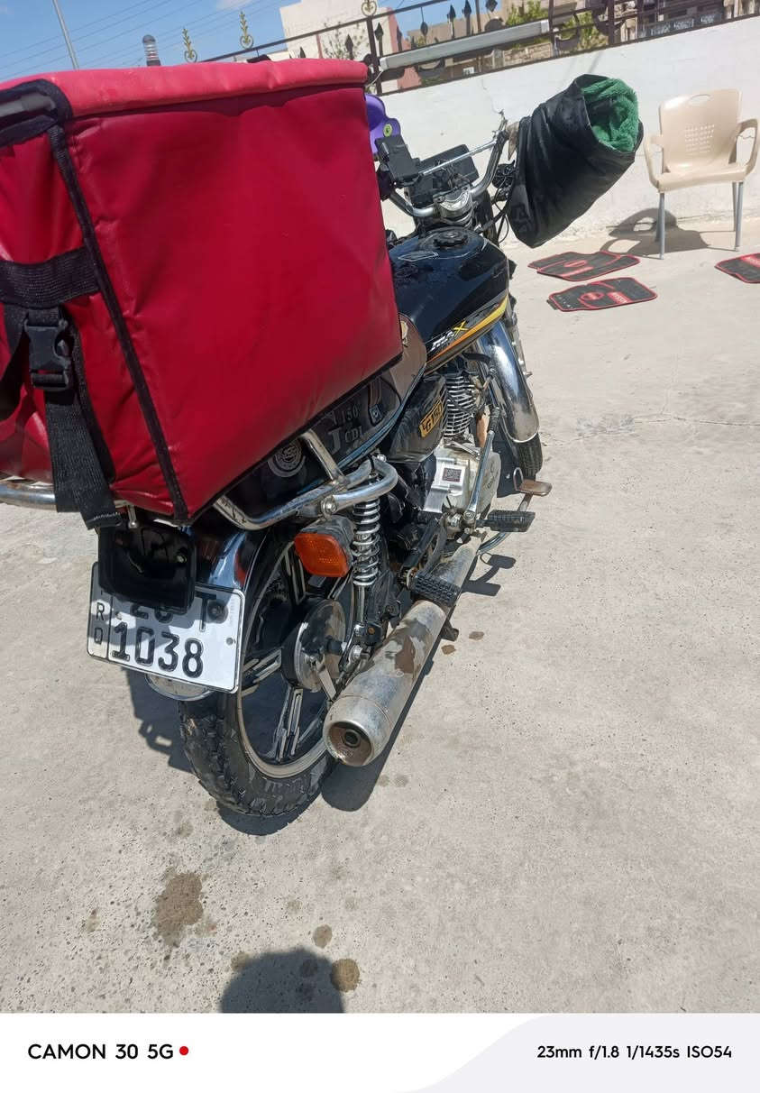 السلام عليكم
للبيع 
دراجه سيفان موديل 23 
مرقم صلاح الدين ب اسمي 

تحويل ثاني يوم 

مكاني تكريت 
السعر، مليون 200 قابل للتفاوض
 اتصل ***********
