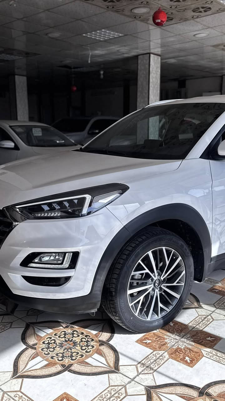 السلام عليكم توسان موديل 2020 شركة الكاصد فول مواصفات بستثناء البنرامه                 
السياره كفاله عامه والسونر موجود بالصور 
المواصفات 
ماشيه 94 الف حقيقي 
بصمه 
كشنات اماميه كهرباء 
هندبريك بالرجل 
تحكمات ستيرن
شاشه جبيره بلاديه 
تبريد قطعتين 
داخل مشمشي لونين 
كشنات جلد 
مري شفط
حساس امامي خلفي 
مكاني صلاح الدين قضاء بلد 
***********
