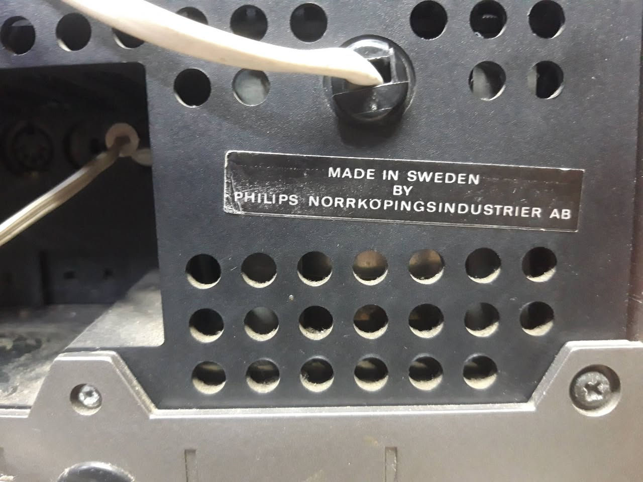 PHILIPS RADIO AMPLIFIER
SPEAKER IN - OUT
رادیو وٲمبلیفایر من شركة فلیبس صنع سویدي بي سماعة داخلی و بی مكان سماعة خارجیوبي خزن رادیو 
عنوان اربیل قریب من سوق بالة شارع اربعین مقابل مدرسة كه ل 
***********
