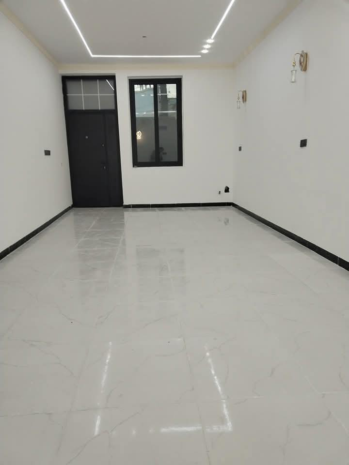 إعلان رقم ٨١٣

تُعلن الظلال العقارية عن توفر دار حديث للبيع في محافظة كربلاء – منطقة الجمعية.

مواصفات الدار:
 • المساحة: ١٢٠ م²
 • سند: واحد مستقل (طابو صرف)
 • البناء: حديث – سنة ٢٠٢٥
 • عدد الطوابق: طابقان
 • الواجهة: ٨ م
 • النزال: ١٥ م
 • عرض الفرع: ١٥ م
 • الاستعمال: سكني
 • البيع: نقداً أو مراوس بعقار سكني أقل قيمة

للاستفسار والاتصال 
*********** 
0788318777
***********
او زيار موقعنا

📍 العنوان: كربلاء – حي الحسين – شارع المصلحة
