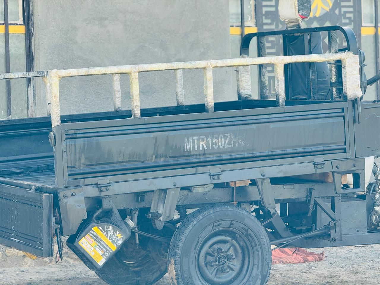 السلام عليكم
ستوته لبيع موديل 2013 
كفاله بدي وشاصي ولا جويه لحيم 
محرك نضيف كلشي جديد كهربائيات شغاله كامله مكمله دير سلف واطلع 
الستوته ارقام سنويه موجوده بس لوحات رايحه 
رقم سنويه مطابق رقم الشاصي 
السعر 975 بيه مجال حك الجيه 
قضاء الوركاء ناحيه الكرامه
‏‪***********‬‏
‏‪***********‬‏
