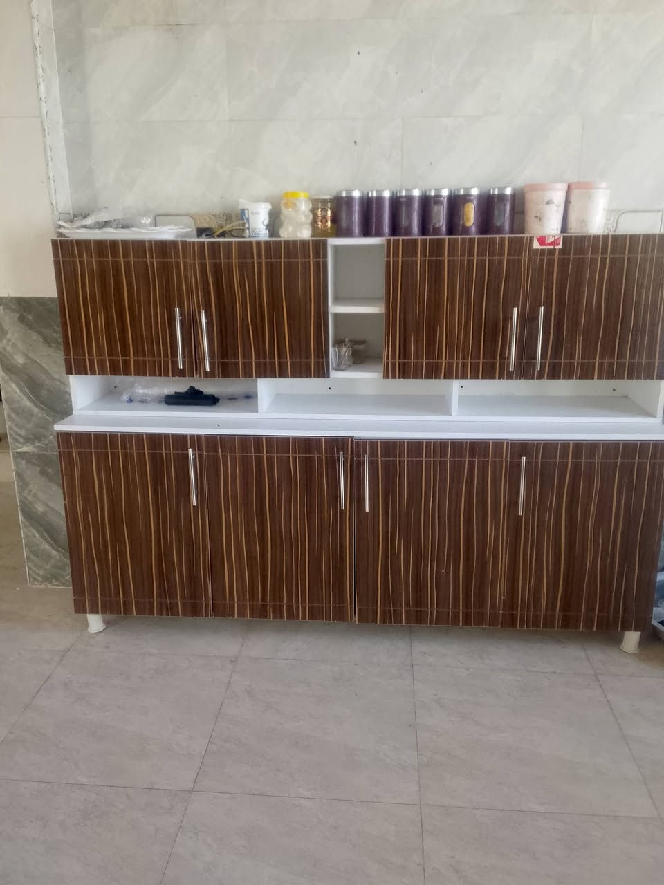 السلام عليكم كاونت الخشب 3 امتار ونص كله السعر 250 كربلاء الشبانات قرب مدرسه الايتام بزل للثاني ***********
