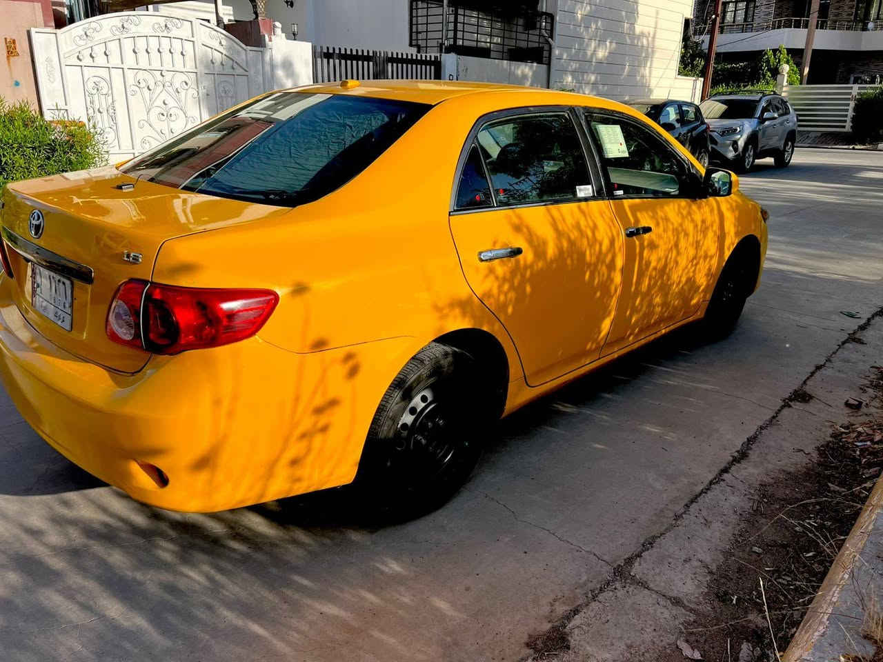 سلام عليكم كورلا 🚕 كندي 2010 
مشروع وطني ل2028 
محرك او كير  بشرط لا صرف ولا بخار  
نقابه صفر  ✅
دفتر بنزين بيه ✅
تبريد ❄️ تدفئه بشرط 
بدون ايرباك
صدر جديد ✅ 
تايرات جديد ✅ 
شرط تحويل 
سياره جاهزة من كل نواحي 🤩 
ضرر جاملغ او بونيد  بدون دواخل 
السعر 108$  بي مجال بسيط 
استفسار 📞 ***********
