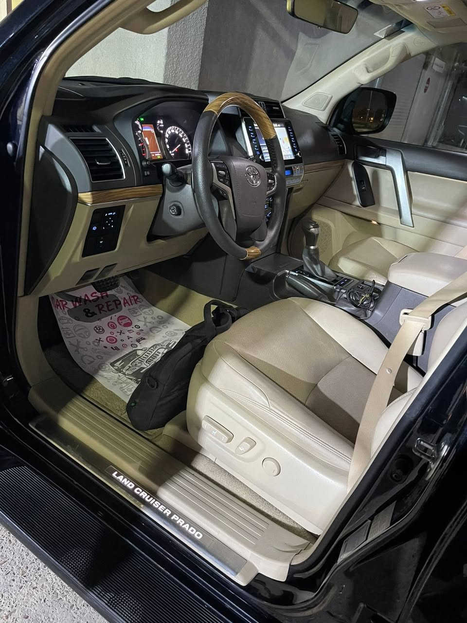 السلام عليكم برادو موديل 22vxسياره مكفوله من الصبغ ماعدا مكانين بارد ماشيه ٣٥٠٠٠الف حقيقي للاستفسار الاتصال ع الرقم ***********صاحب السياره إني مكلف بالنشر
