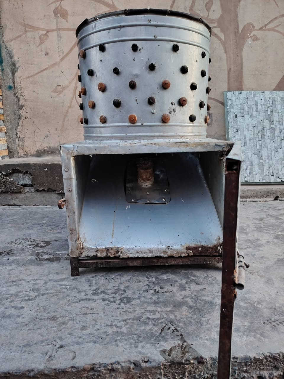 سلام عليكم متاح مكينه دجاج للبيع نظيفه اي عيب ما بيها شرط الشغل السعر 125 وبيها مجال الشراي يخابر *********** أو يدخل خاص ♥️
