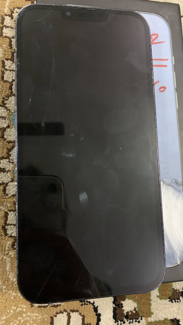 ايفون 13 برو ماكس ذاكرة 512 ملحقاته كارتونه الاصلي و كفر
مبدل شاشه وبطاريه وفلاشه مايشتغل سعر 400 الف وبيه مجال قليل 
رقم *********** مكان بصرة القبلة موجود توصيل
