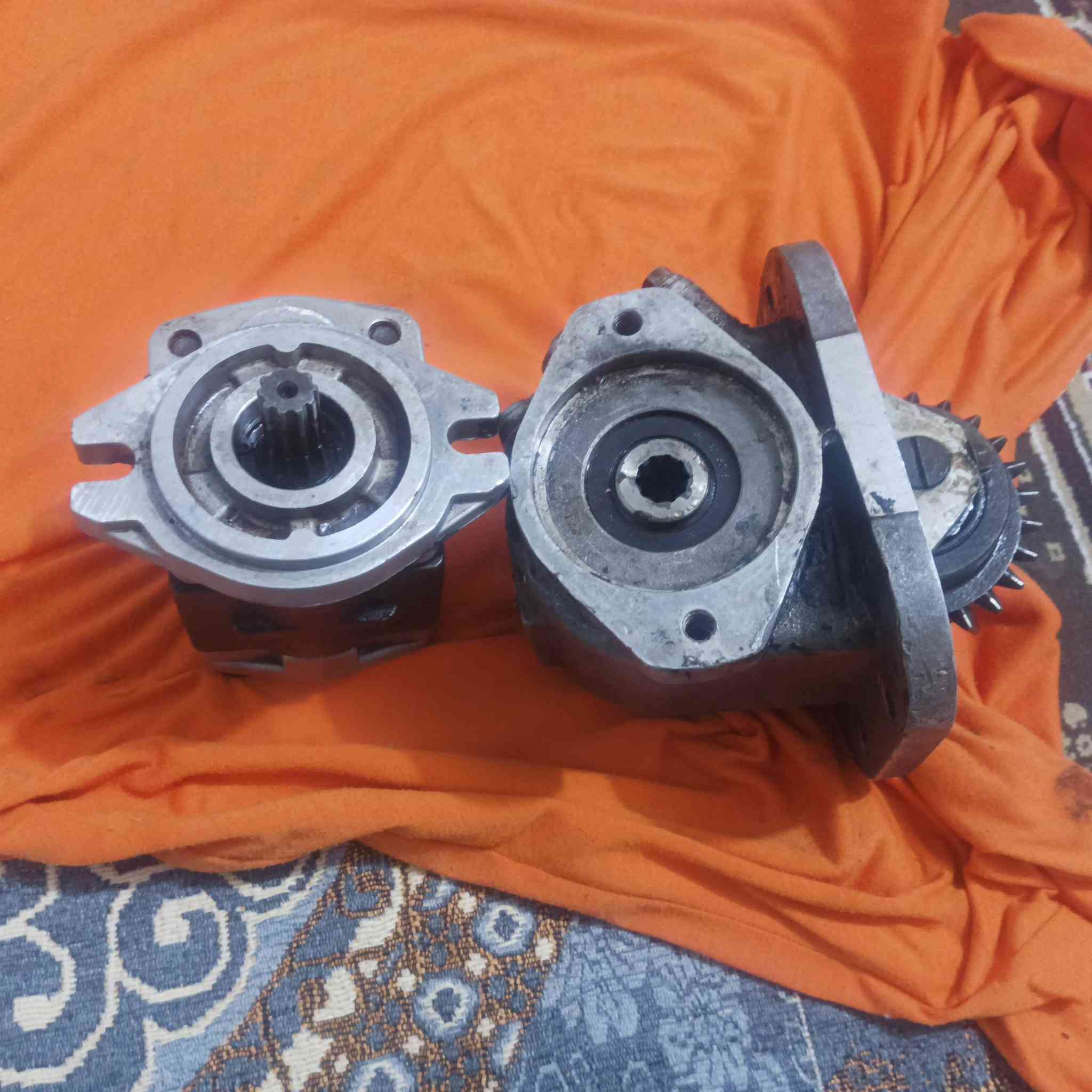 مضخه + طبشه 10 سن
السن مال هينو 
للبيع ***********
