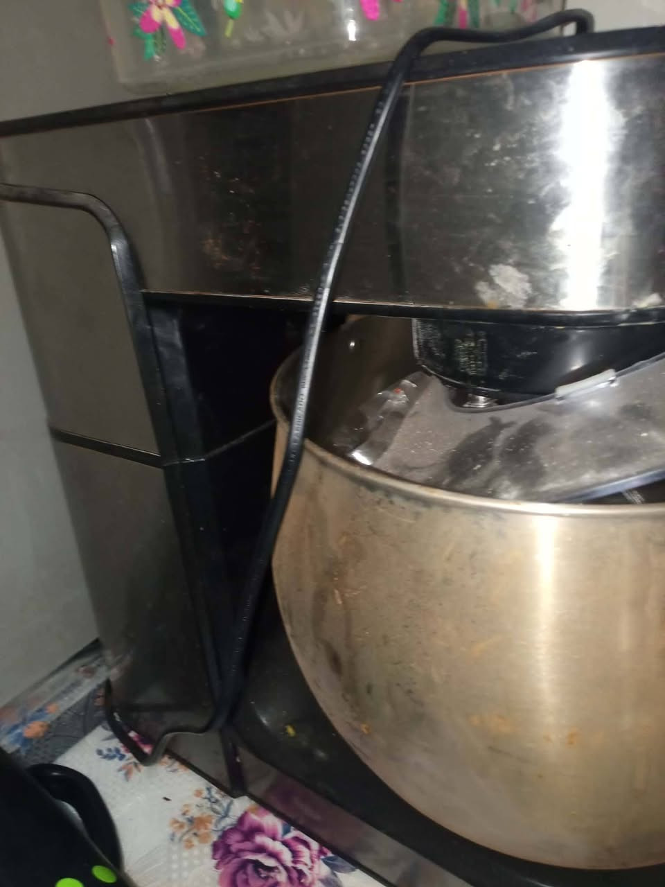 عجانه حجمها ١٠ لتر مستخدمه مره وحده سعرها ١١٠
قلايه جديده غير مستعمله سعرها ٤٠
ميز و٧ كراسي وياه جديد غير مستعمل سعره ٧٥ 
مكانهم كراج الشمال


**إذا كنت صاحب هذا الإعلان وتريد حذفه لأي سبب، رجاءا أرسل رسالة إلى الدعم الفني**
