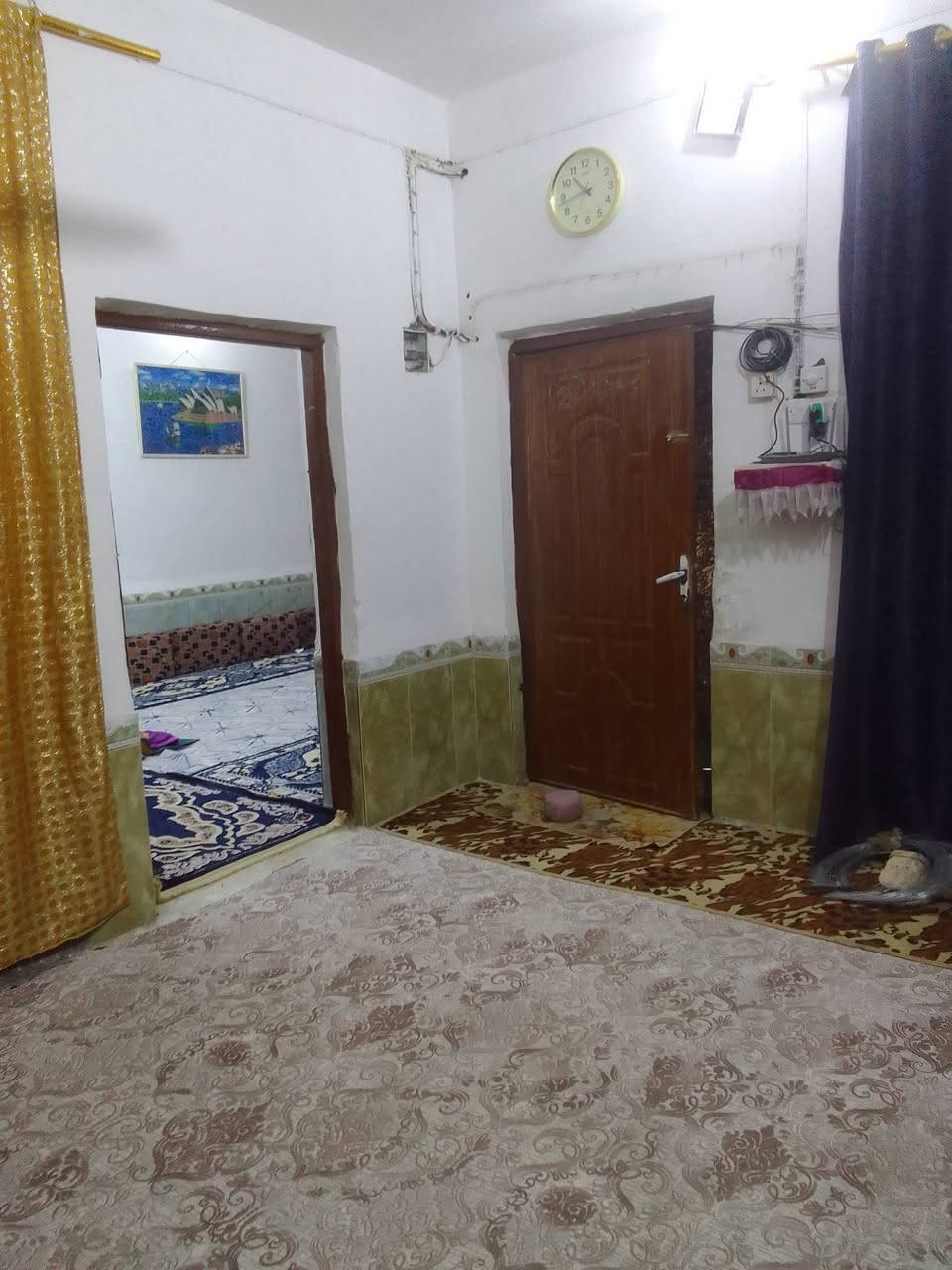 سلام عليكم من رخصة مدير الاكروب بيت للبيع المساحه 190 منطقة الدجين قرب حسينية صدر العراق الثالث شارع بيت حنون البيت بي ثلاث غرف+ديوانيه وهول ومطبخ وصحيات البيت كلش قريب ع الشارع السعر 58 وبي مجال قليل كافة الخدمات موجوده الاستفسار على الرقم ***********
