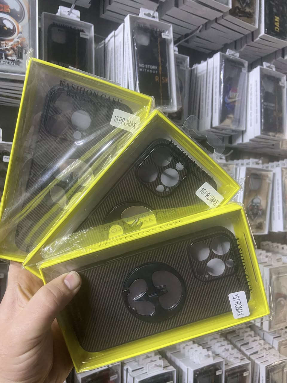 عرض خاص جمله فقط سعر الكفر 750 دينار  ايفون من 11 الى 16 نوعيات كلهن بكج توصيل لجميع المحافضات ***********#
