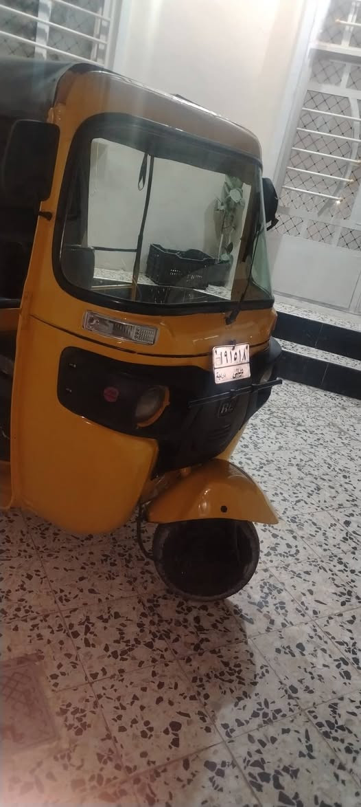 السلام عليكم للبيع تكتك 2018 رقم ديالى تحويل مباشر تكتك كفاله عامه من الضربه و الخياس تكتك مصبوغه عام للجماليه فقط فقط بيها محرك 21 كفاله وهاي كدام عينك تكتك نضيفه وما ناقصها شي للتواصل على الرقم ***********  تكتك حلوه وسعرها مناسب
